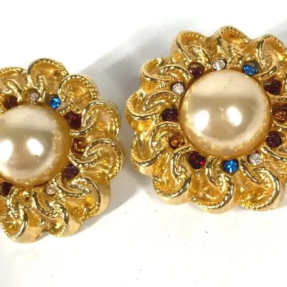 Chanel Vintage Earrings Gold-Tone Metal #207404C57B - Picture 2 of 7